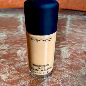 Mac liquid foundation Studio Fix NW20